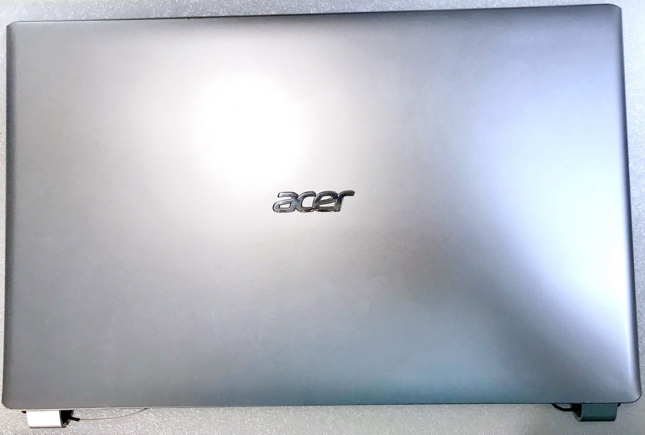 Крышка ноутбука купить. Acer v5-571 крышка матрицы. Рамка матрицы Acer e5-511. Acer e5-521 заглушка. Петли Acer e5-511.